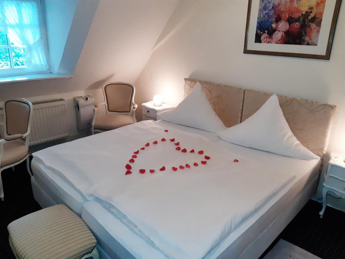 Pension Marienhof โคเบิร์น-กอนดอร์ฟ ภายนอก รูปภาพ